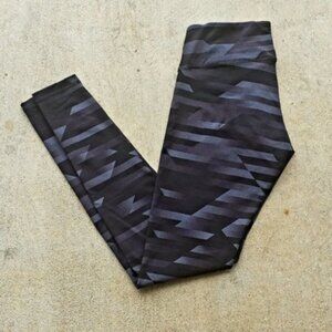 Old Navy Black with Grey Accents Active Fitted Workout Leggings.